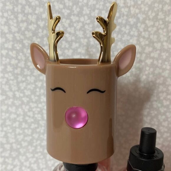 Bath and Body Works Christmas Reindeer Wallflower and 2 Refills - Picture 3 of 4